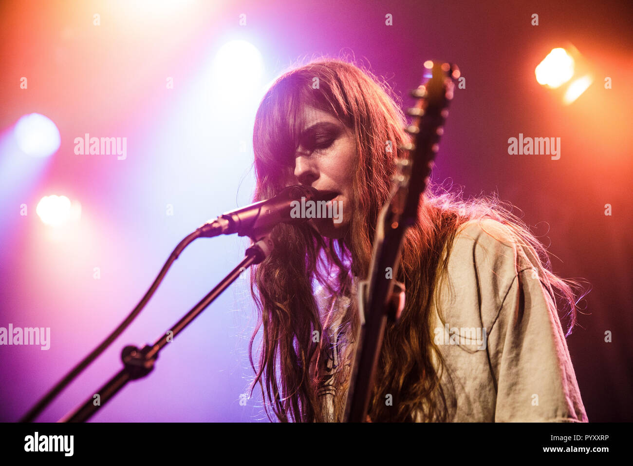 Emma Ruth Rundle Concert Emma ruth rundle Banque de photographies et d’images à haute résolution ...