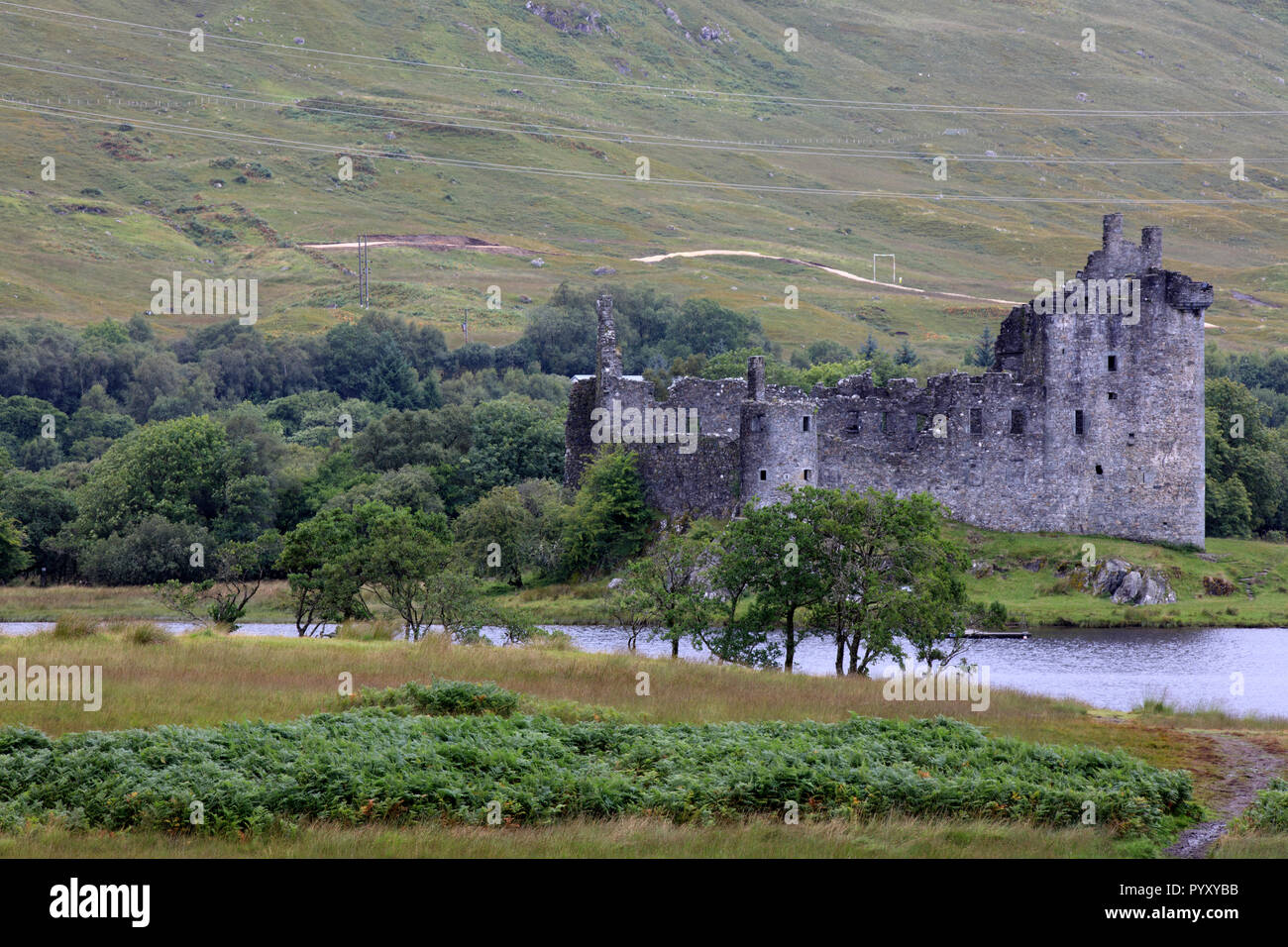 Loch Awe avec vue sur les ruines de Kilchurn Castle, Scotland, United Kingdom Banque D'Images