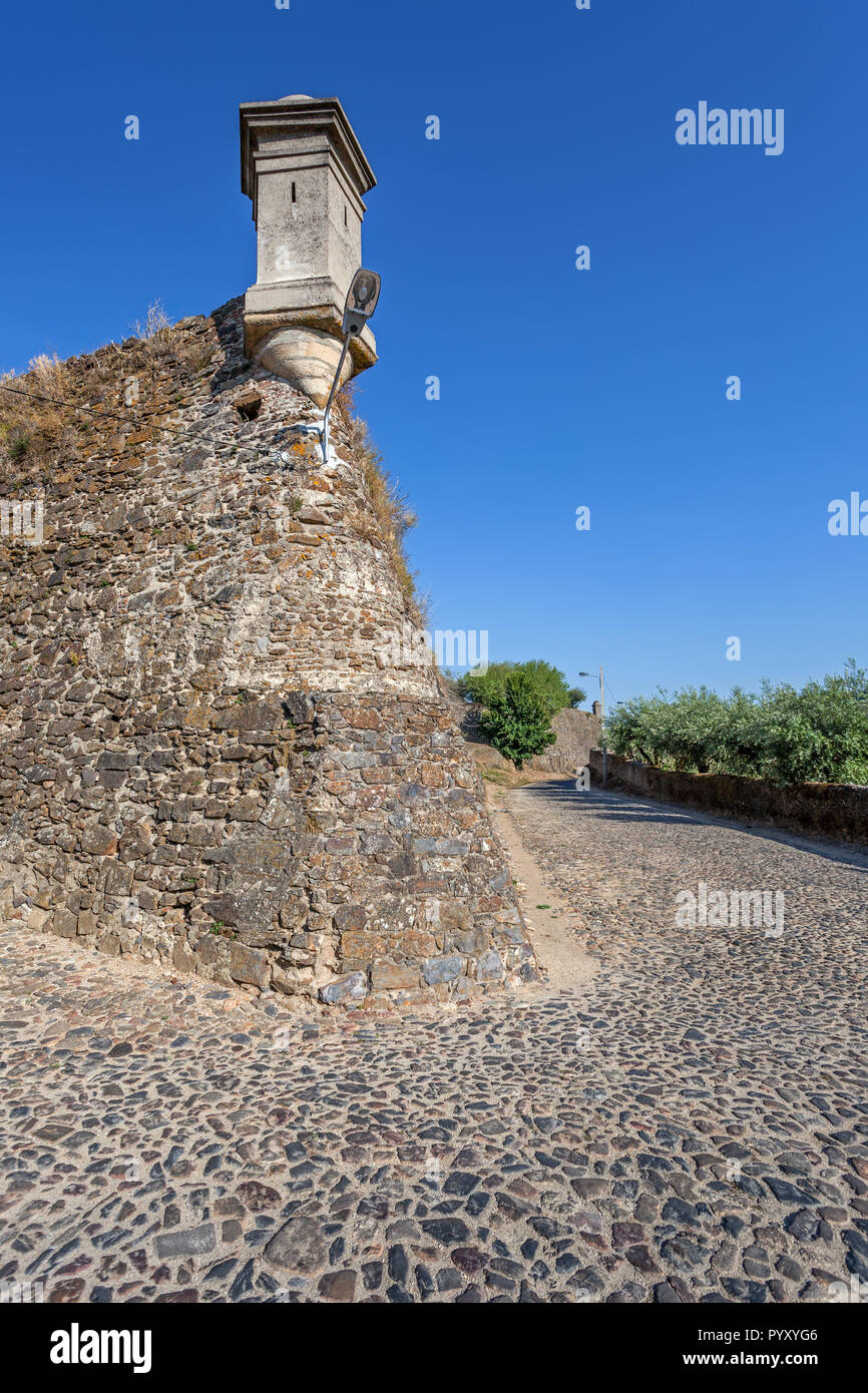 Guérite construite sur le mur de Forte de São Roque fort avec des murs et construit des défenses contre l'artillerie. Castelo de Vide, Portalegre, Alto Apaltagua Envero Gran Reserva Banque D'Images