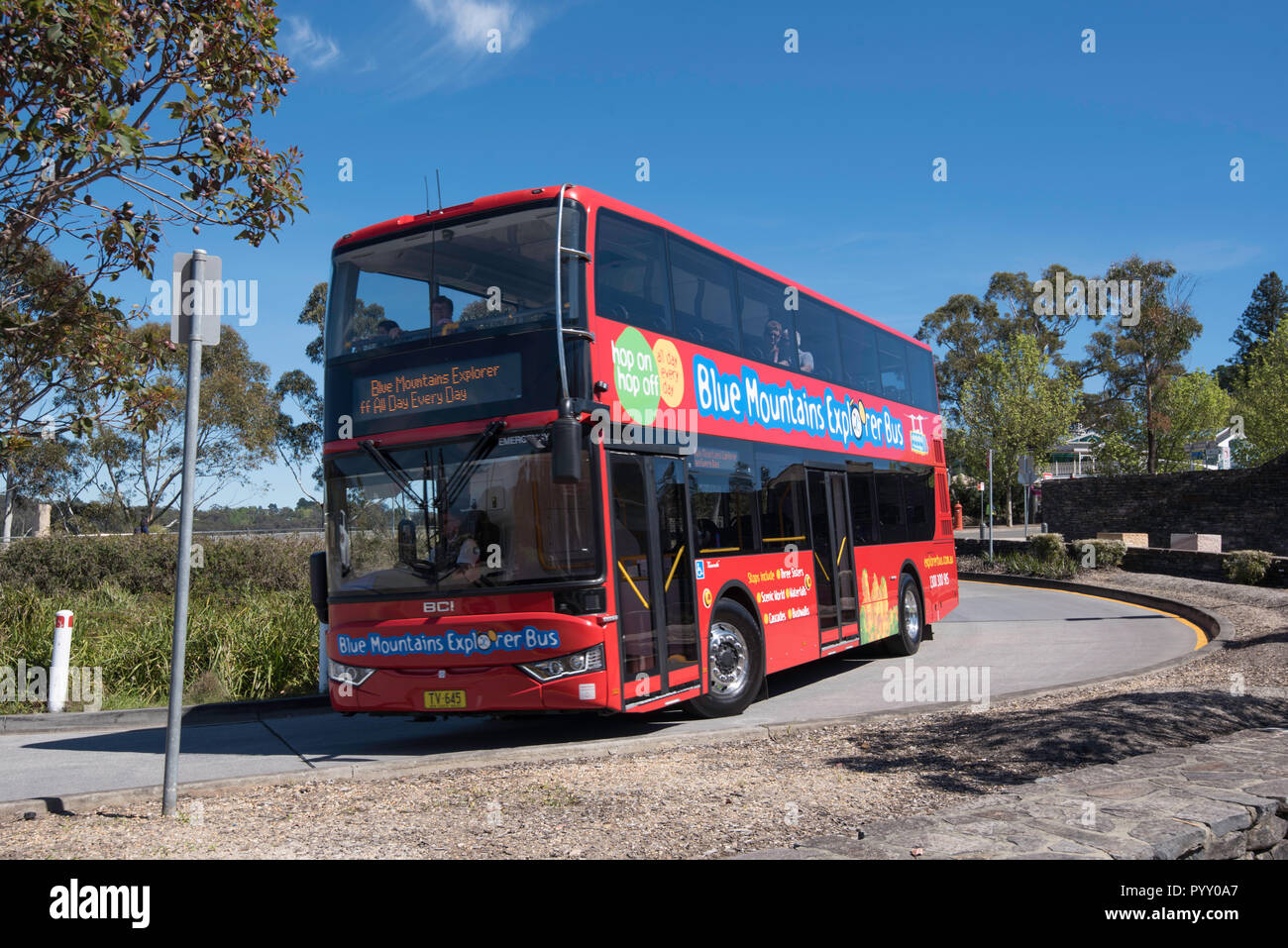 Les Blue Mountains explorer double decker bus navette arrivant à Echo Point, Katoomba, New South Wales, Australie Banque D'Images