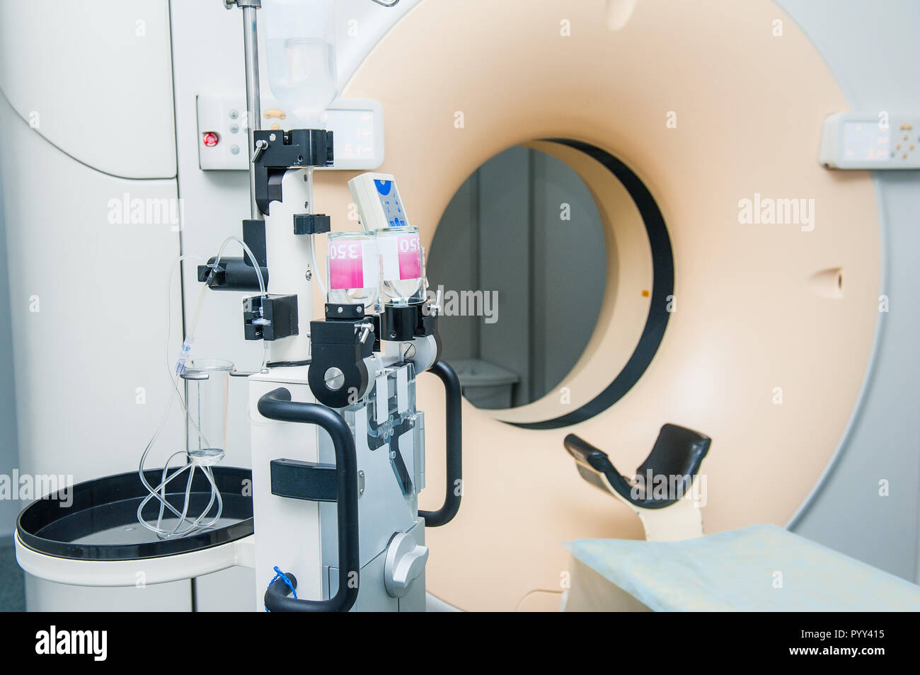 La tomodensitométrie ou la tomographie axiale machine scan in hospital