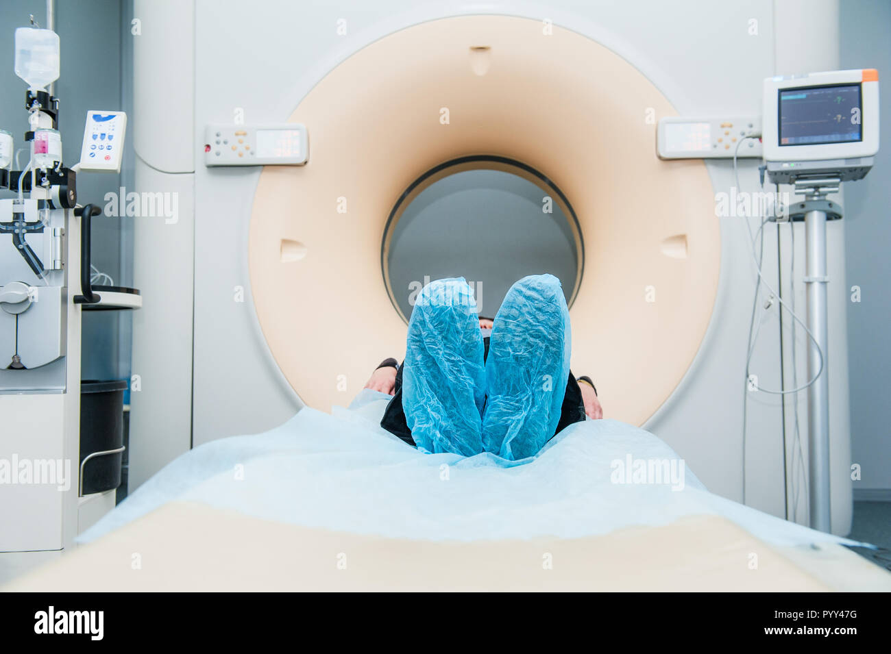 La tomodensitométrie ou la tomographie axiale machine scan in hospital room  Photo Stock - Alamy