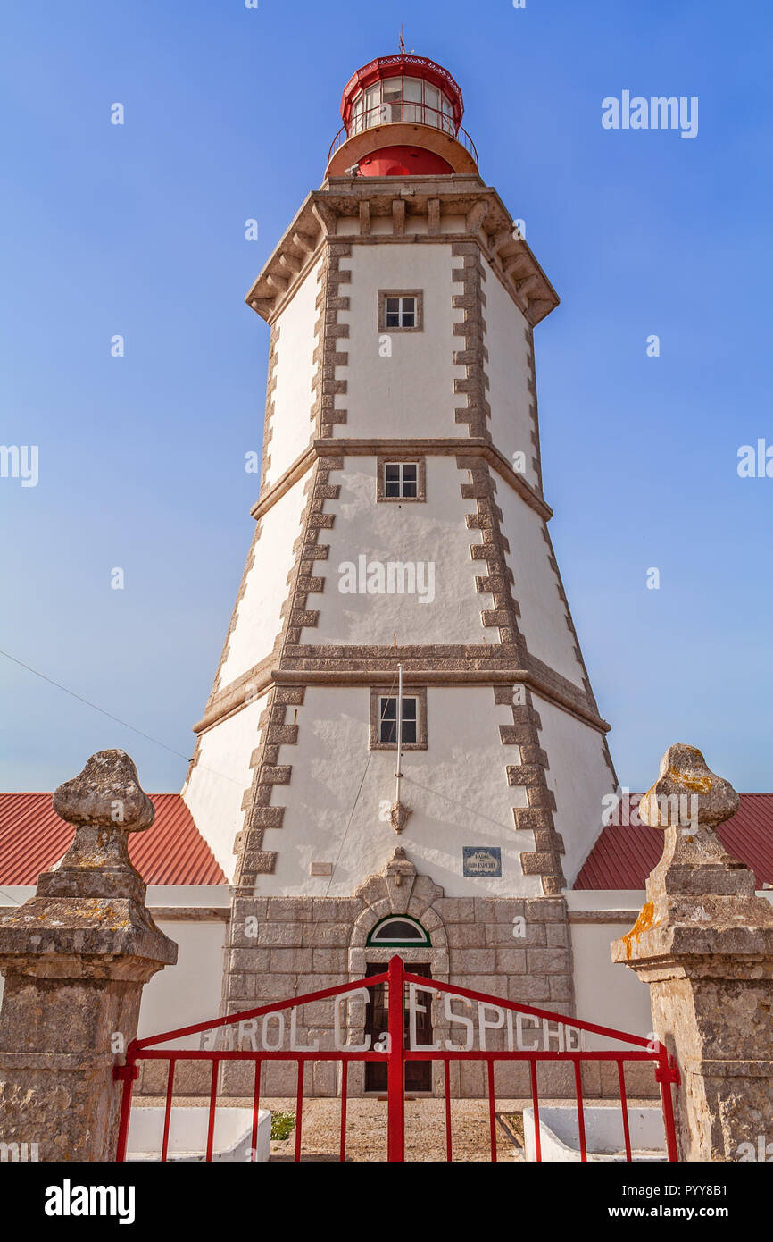 Phare du Cap Espichel, construit au 18ème siècle. L'un des plus anciens  phares au Portugal. Près de l'océan Atlantique. Sesimbra, Portugal Photo  Stock - Alamy