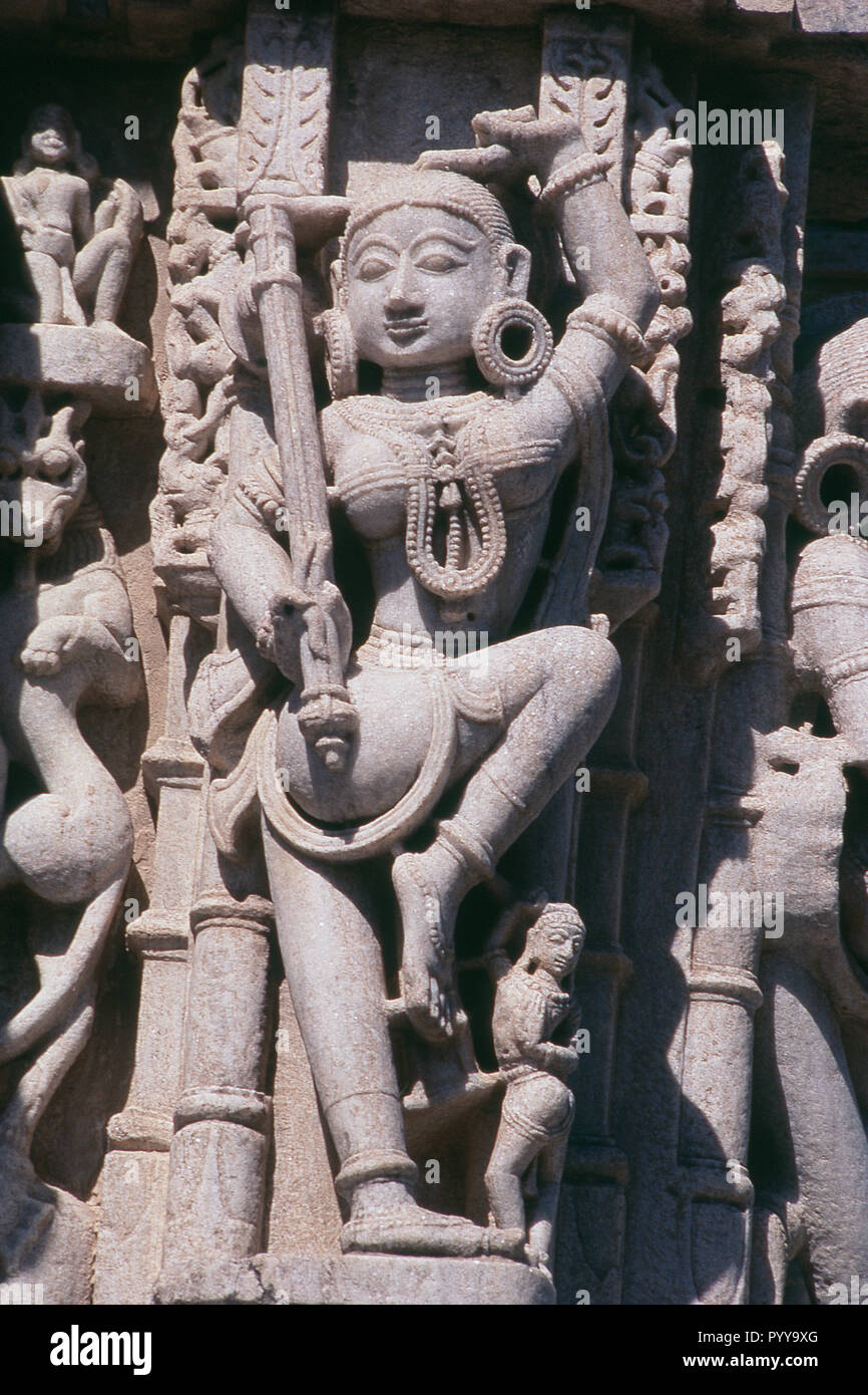 La figure sculptée de Surya soleil temple, Ranakpur, Rajasthan, Inde, Asie Banque D'Images
