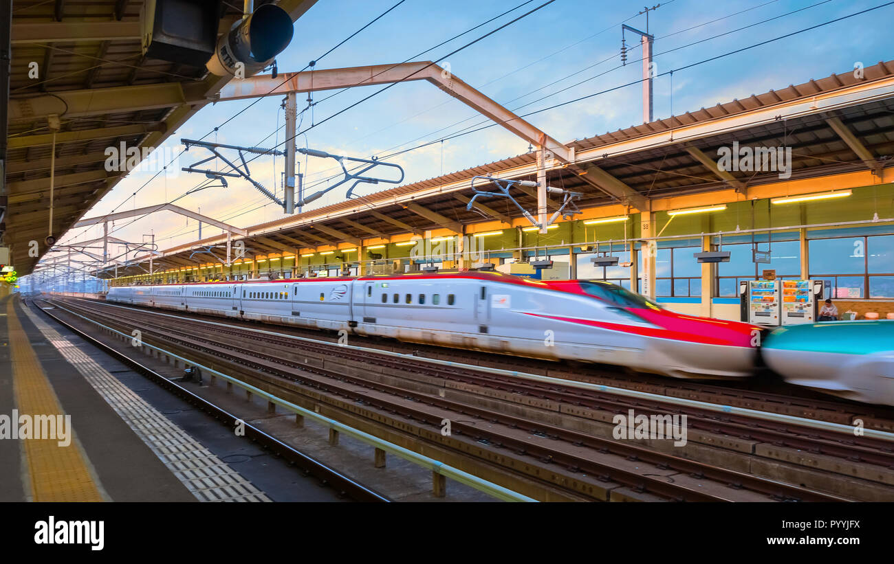 Le Komachi est une grande vitesse Shinkansen à Sendai au Japon Banque D'Images