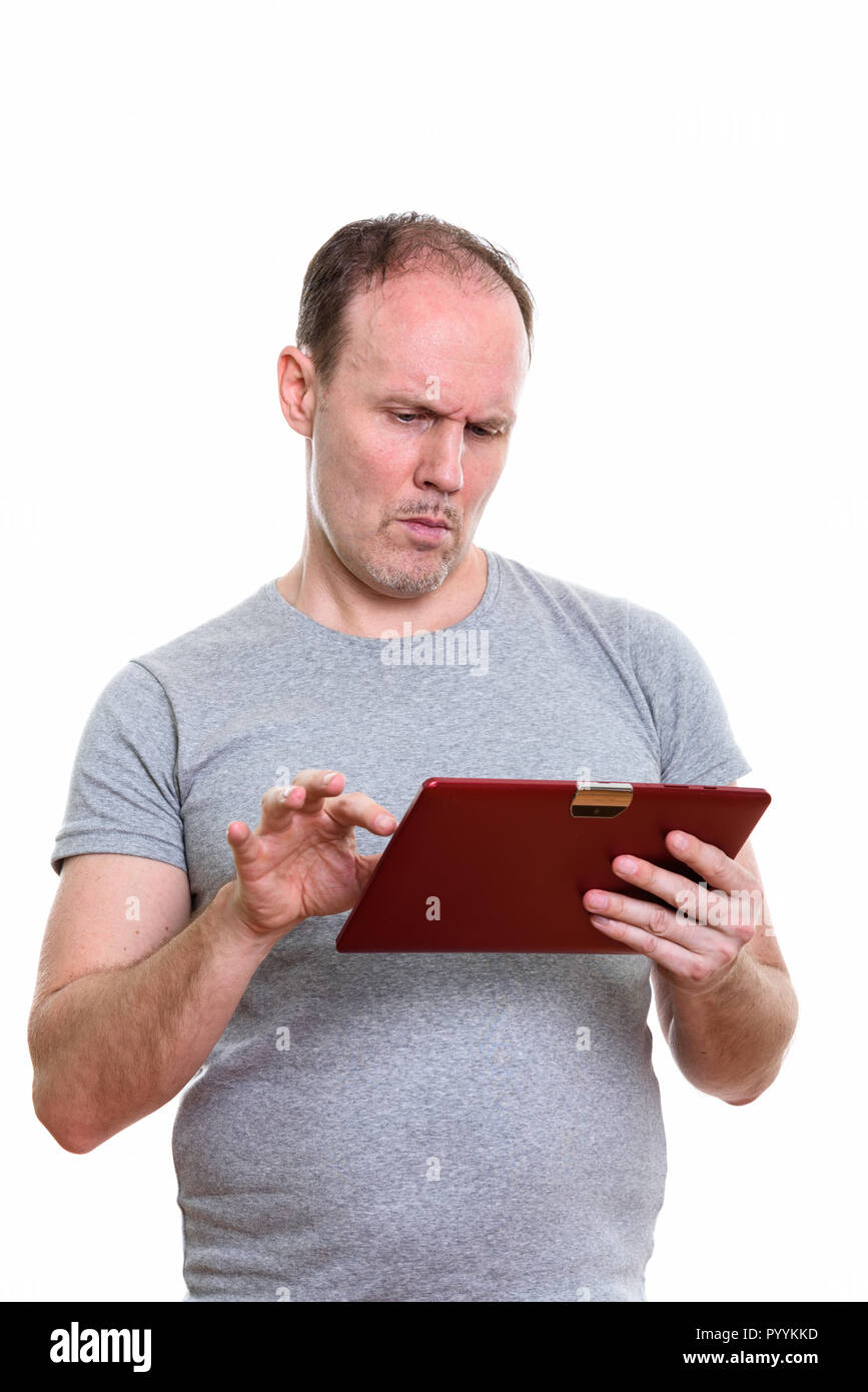 Studio shot of serious mature man using digital tablet Banque D'Images