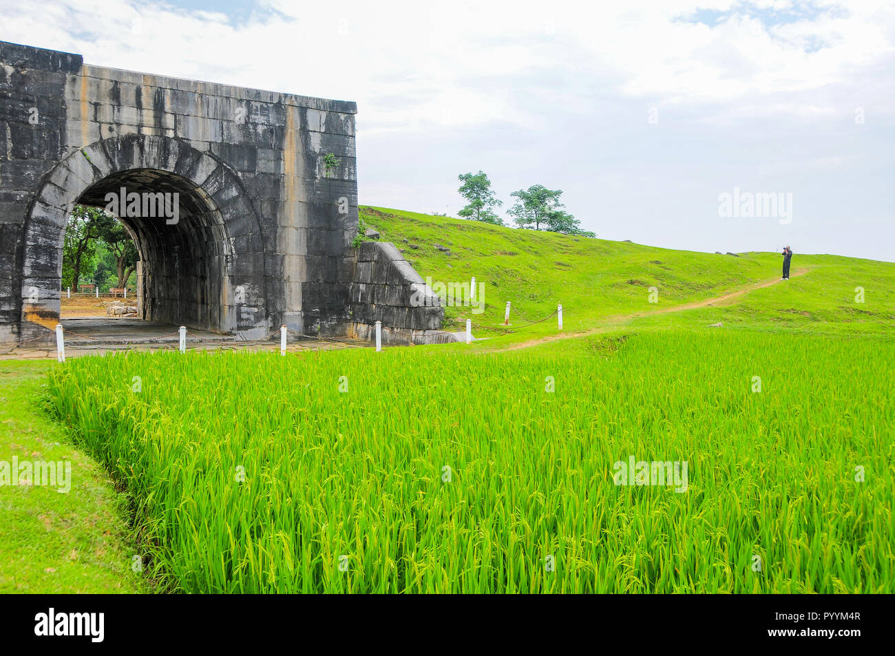 Ho Citadelle, province de Thanh Hoa, Vietnam - Mai 9, 2014. Photo photographe de la porte sud. La citadelle est devenu un site du patrimoine mondial de l'UNESCO Banque D'Images