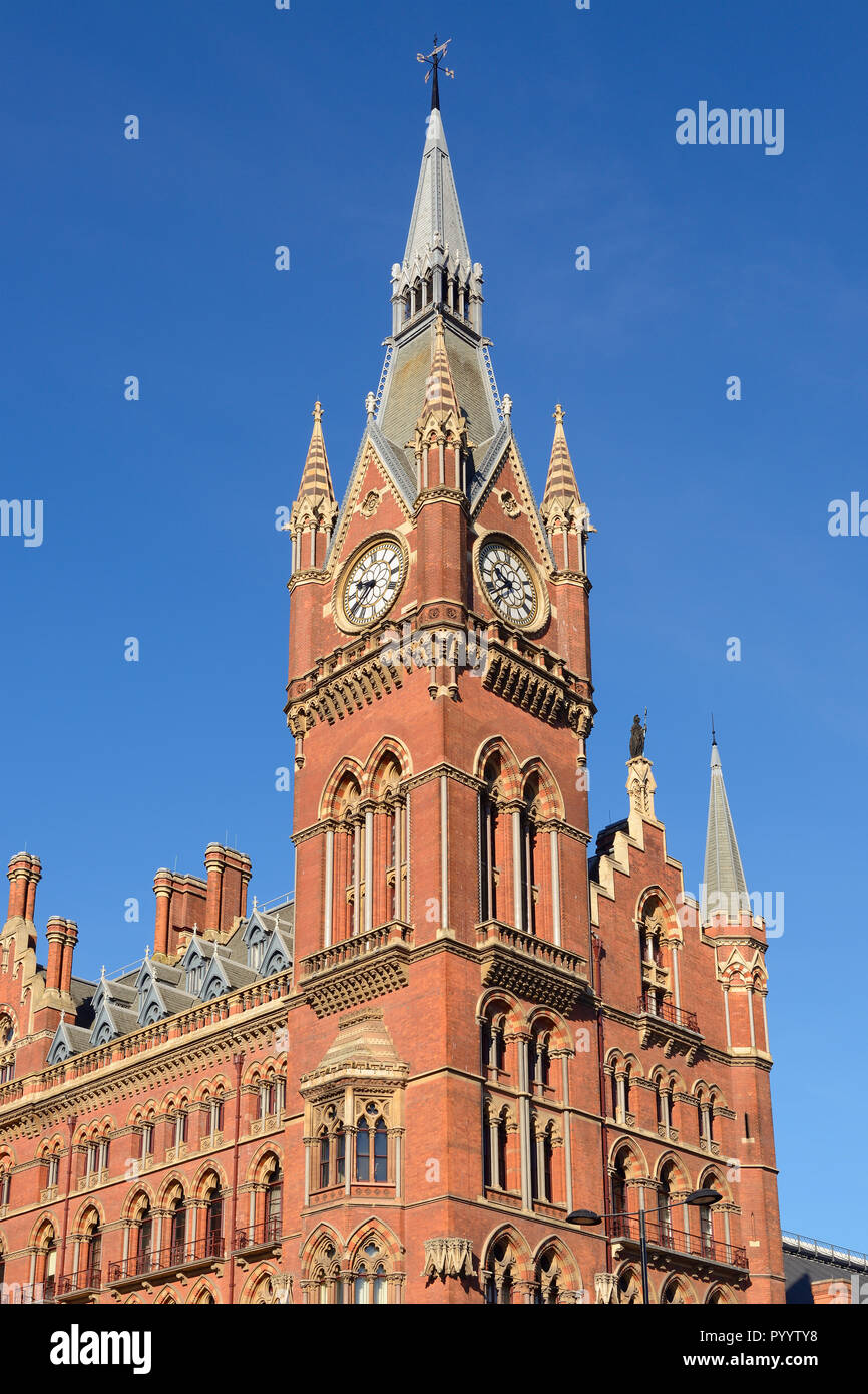 La gare St Pancras, Tour de l'horloge, Londres, Royaume-Uni Banque D'Images