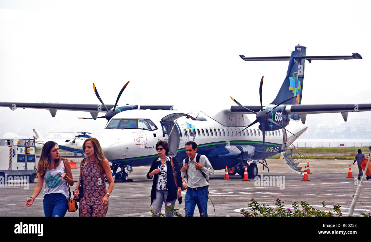 Avion ATR 72-600 d'Azul company à l'aéroport Santos Dumont, Rio de Janeiro, Brésil Banque D'Images