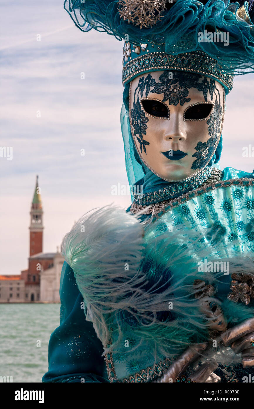 Venise - Feb 7, 2013 : femme en costume près de la Piazza San Marco Venise pendant le carnaval. Banque D'Images