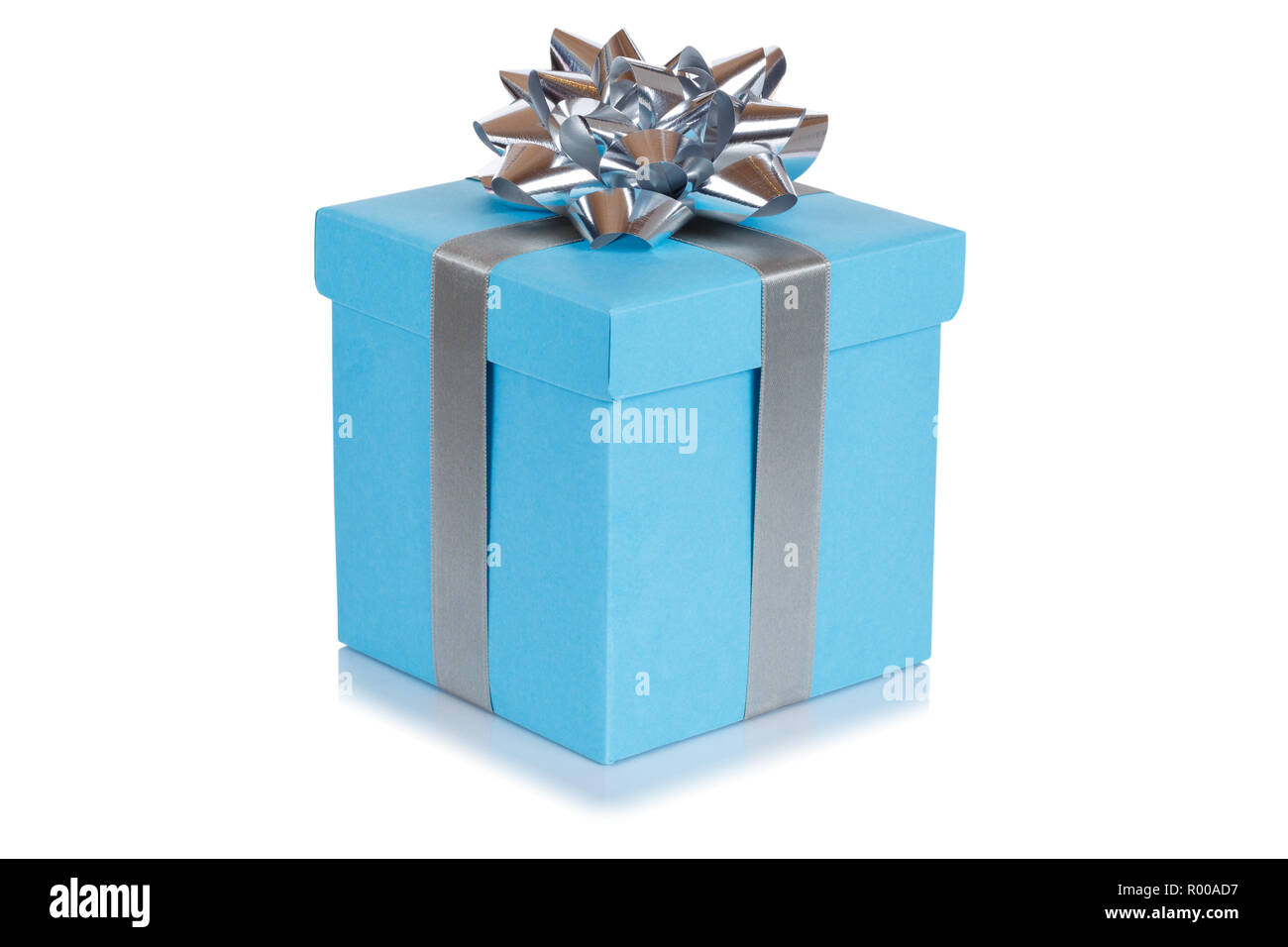 Cadeau anniversaire cadeau de noël blue box isolé sur fond blanc Banque D'Images