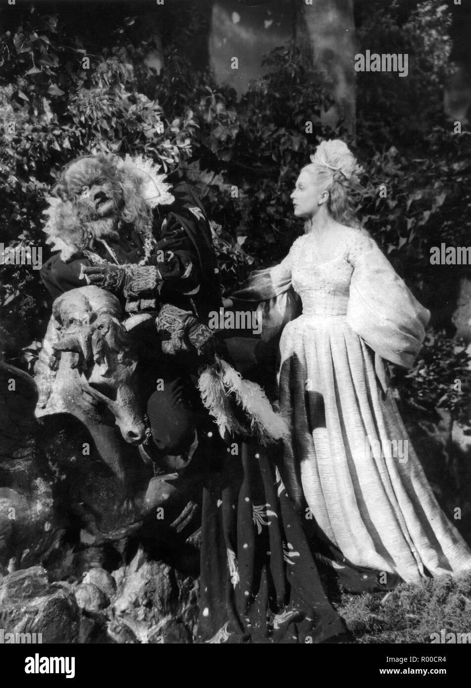 La Belle et la Bete La Belle et la Bête Année : 1946 France Directeur : Jean Cocteau Jean Marais, Josette Day Banque D'Images