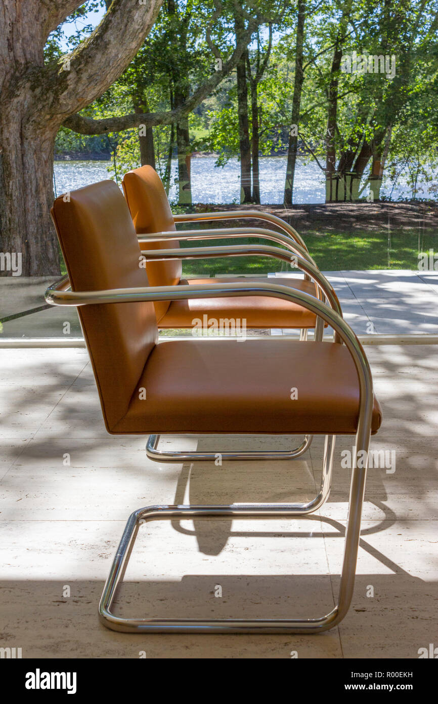 Chaises, intérieur de Farnsworth House par l'architecte Ludwig Mies van der Rohe, 1951, Plano, Texas, USA Banque D'Images