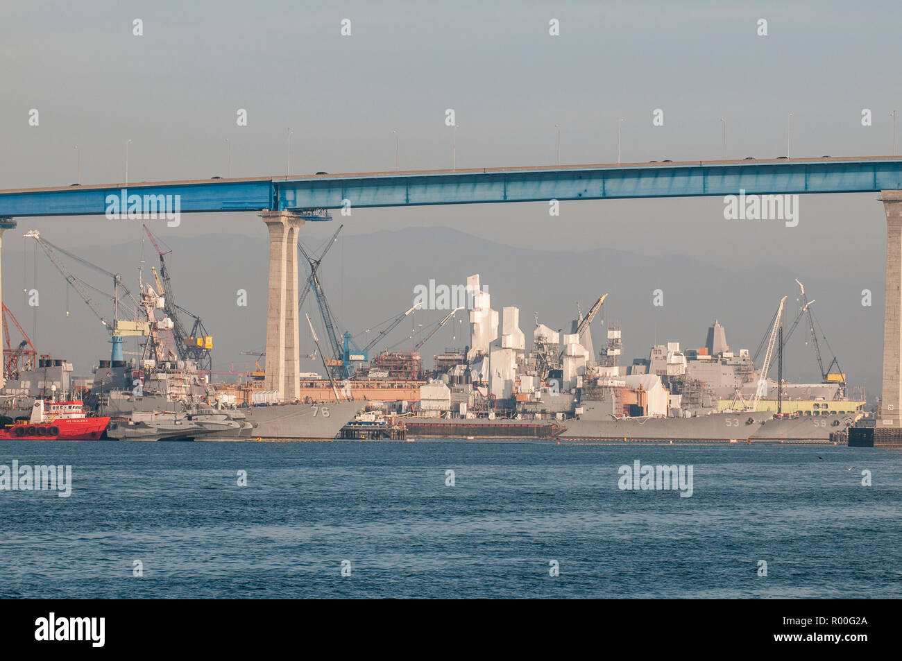 USS Higgins (76) et d'autres destroyers se reposer en chantiers navals, le Port de San Diego, San Diego, Californie. Banque D'Images