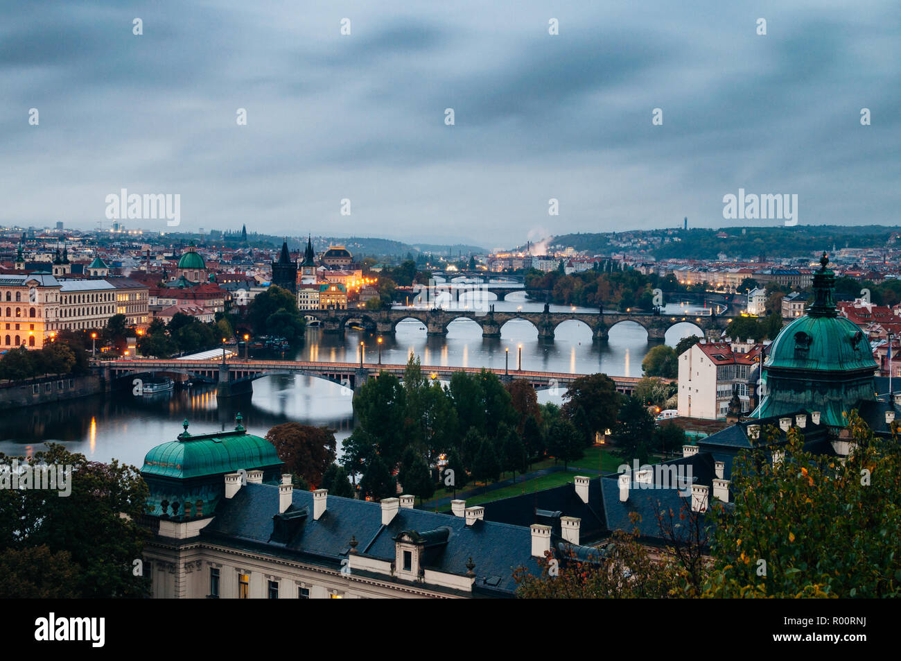 Tôt le matin à Letna Park, à la recherche sur Prague Banque D'Images