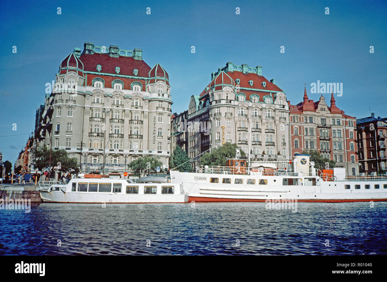 La Suède. La vieille ville de Stockholm à bord de bateaux d'excursion. Banque D'Images