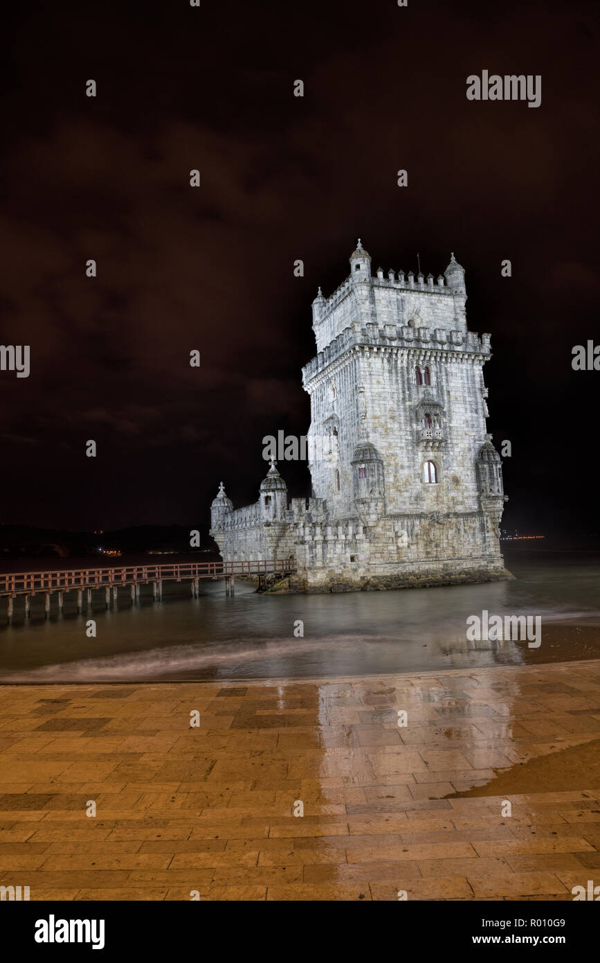 La Tour de Belém (Torre de Belem) ou la tour de St Vincent est une tour fortifiée situé dans la paroisse civile de Santa Maria de Belem dans la municipalité o Banque D'Images