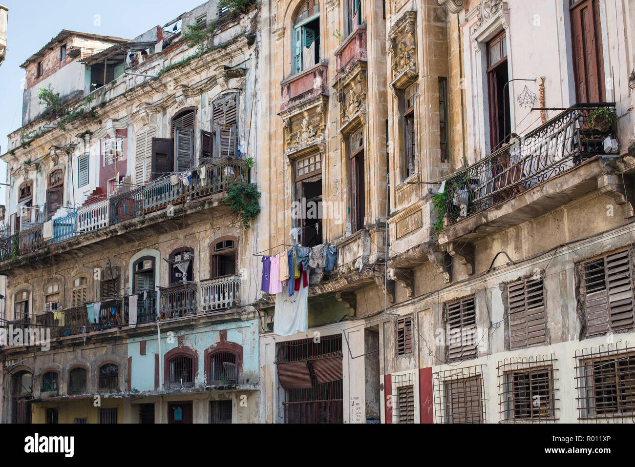 Une belle, ancien bloc de bâtiments à La Havane, Cuba. Banque D'Images
