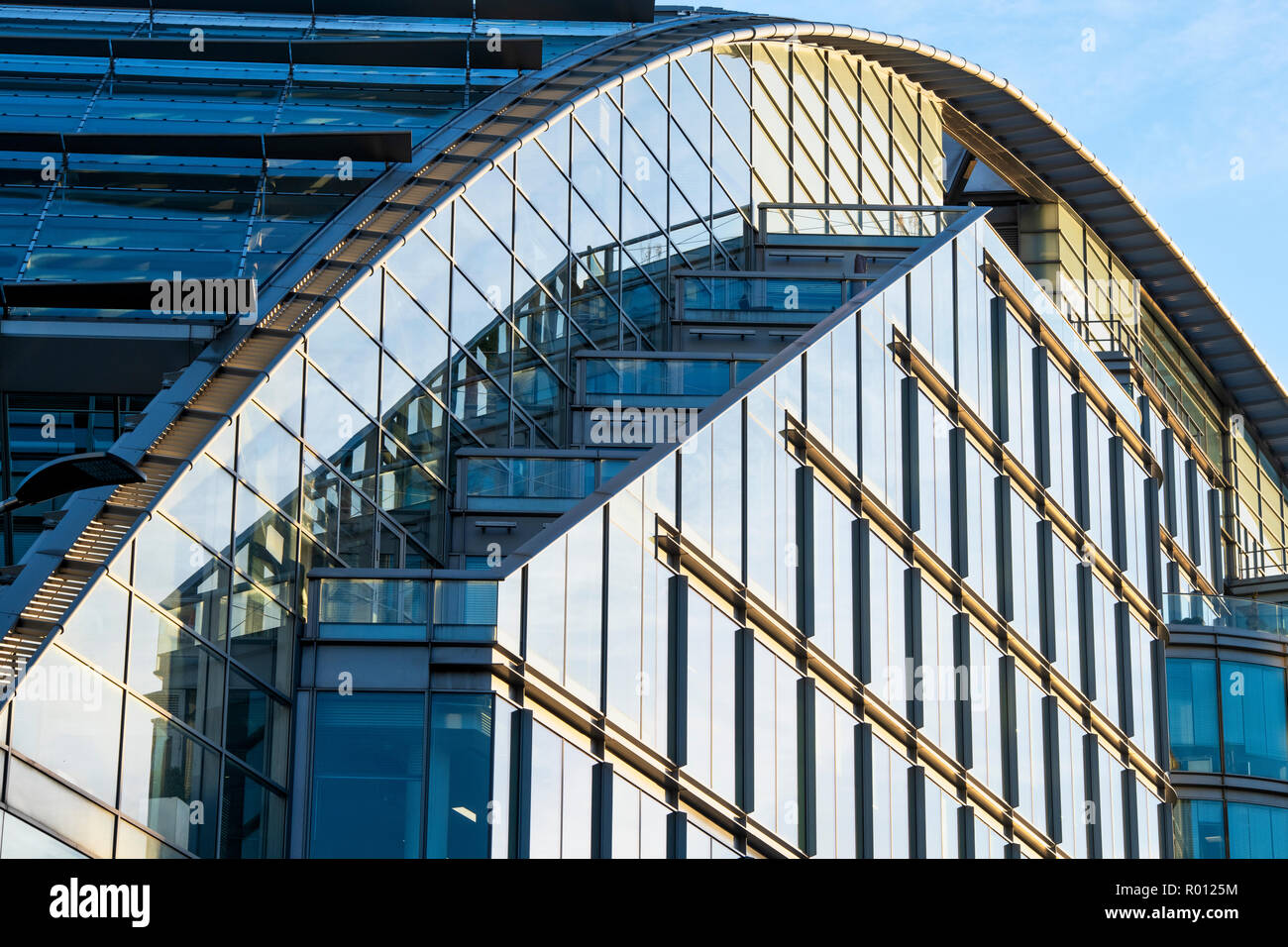 Le Cardinal Place, vente au détail et de bureaux immeuble abstrait, Victoria Street, Londres, Angleterre Banque D'Images