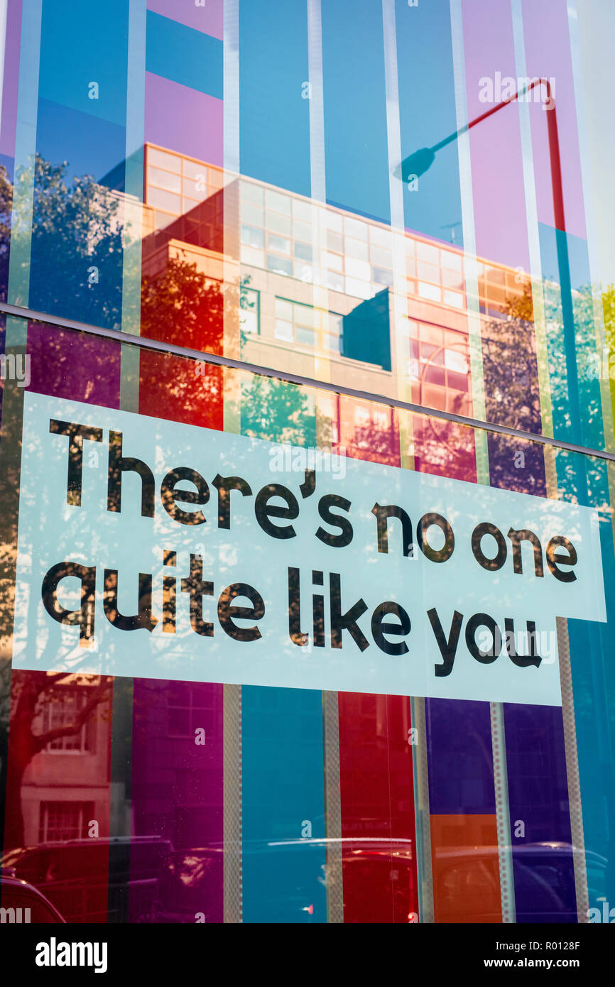 Installation de la fenêtre à la London bureaux du Wellcome Trust. Londres, Angleterre Banque D'Images