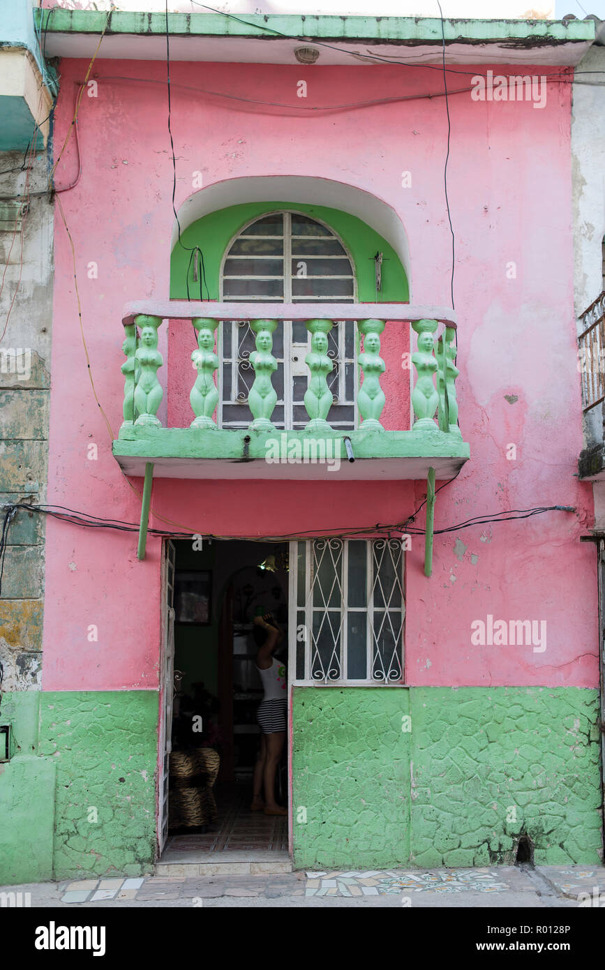 Un appartement coloré dans les rues de La Havane, Cuba. Banque D'Images