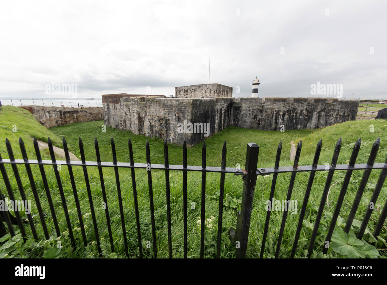 Phare et les motifs de la château de Southsea à Portsmouth, en Angleterre. Banque D'Images