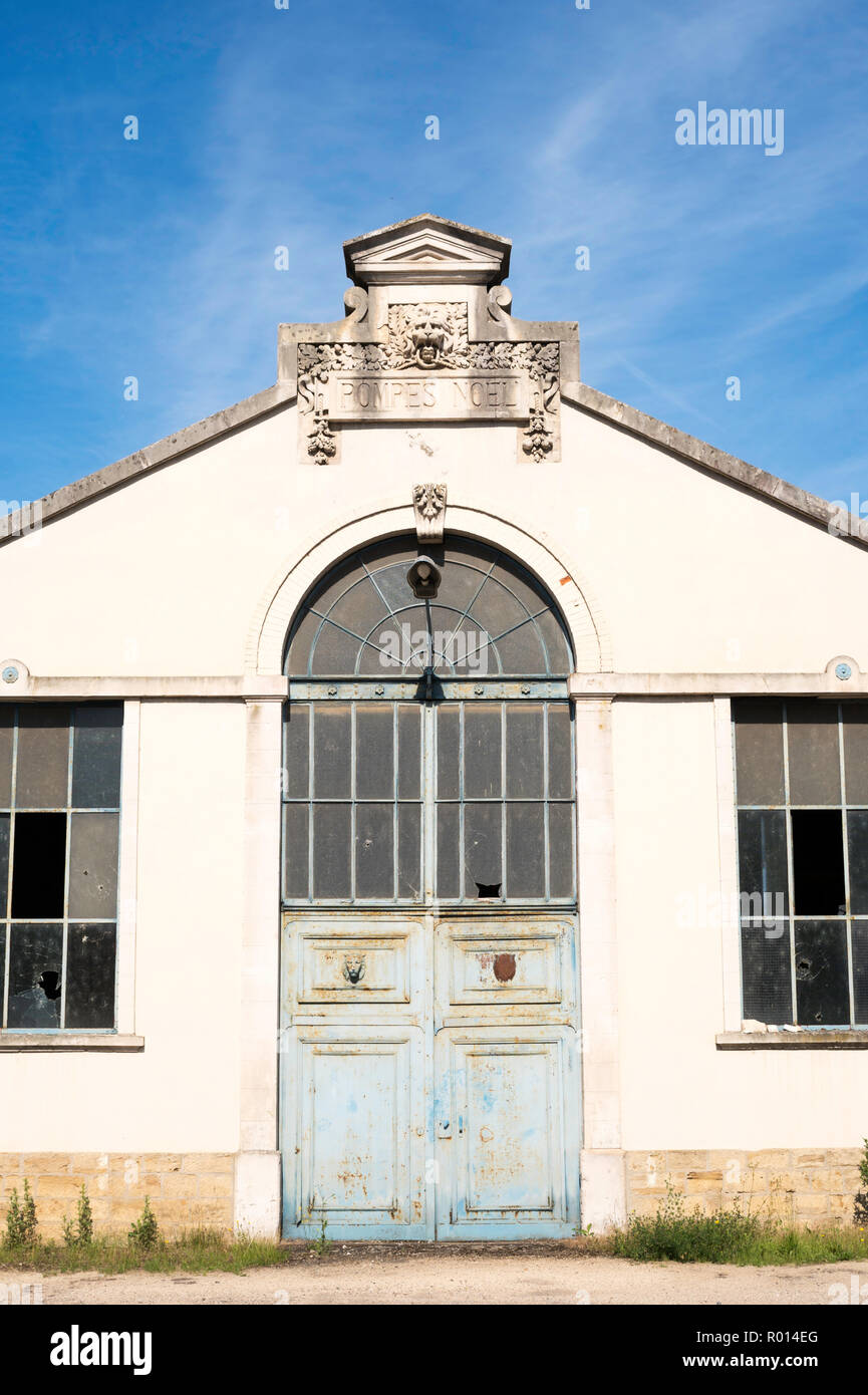 L'entrée de l'ancienne usine Pompes Noel en Custines, Meurthe-et-Moselle, France, Europe Banque D'Images