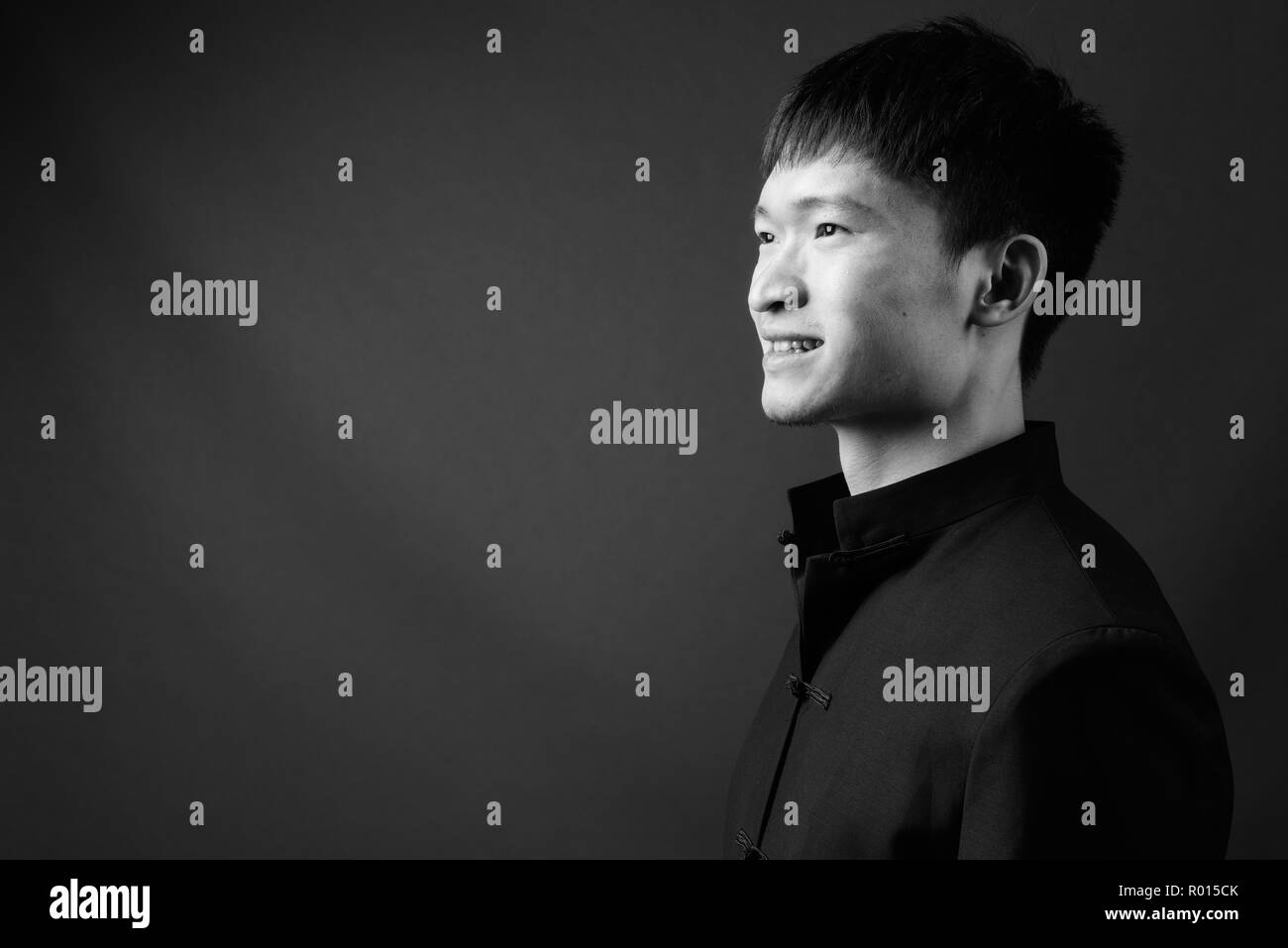 Portrait de jeune homme chinois en noir et blanc Banque D'Images