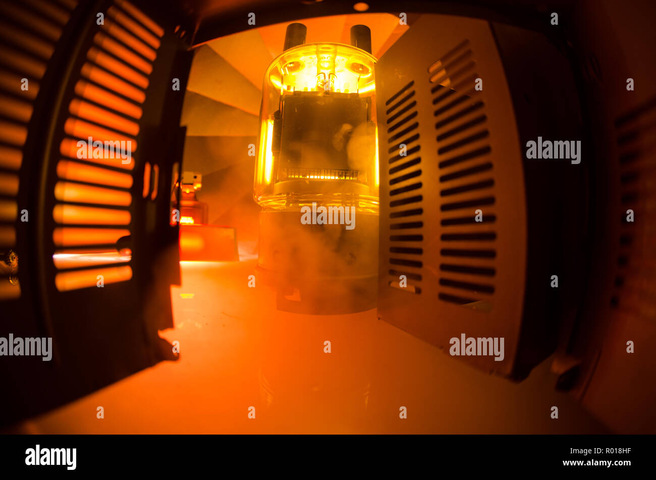 Portrait artistique de pentode GU-81- Magic gate au monde magique de la haute puissance appareil électronique. Banque D'Images