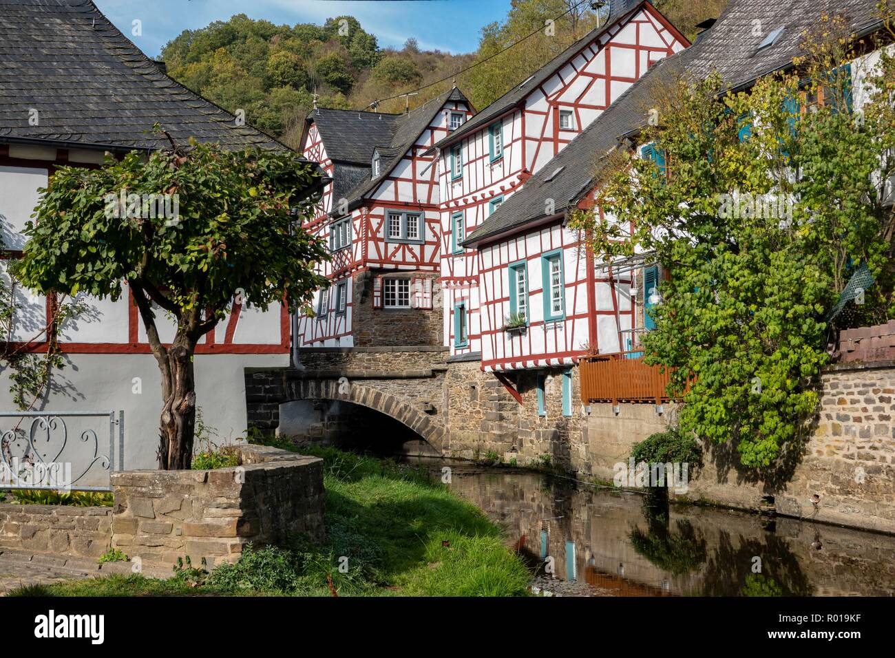 Allemagne, MONREAL. La petite ville est l'une des plus charmantes dans les montagnes Eifel en Rhénanie-Palatinat Banque D'Images