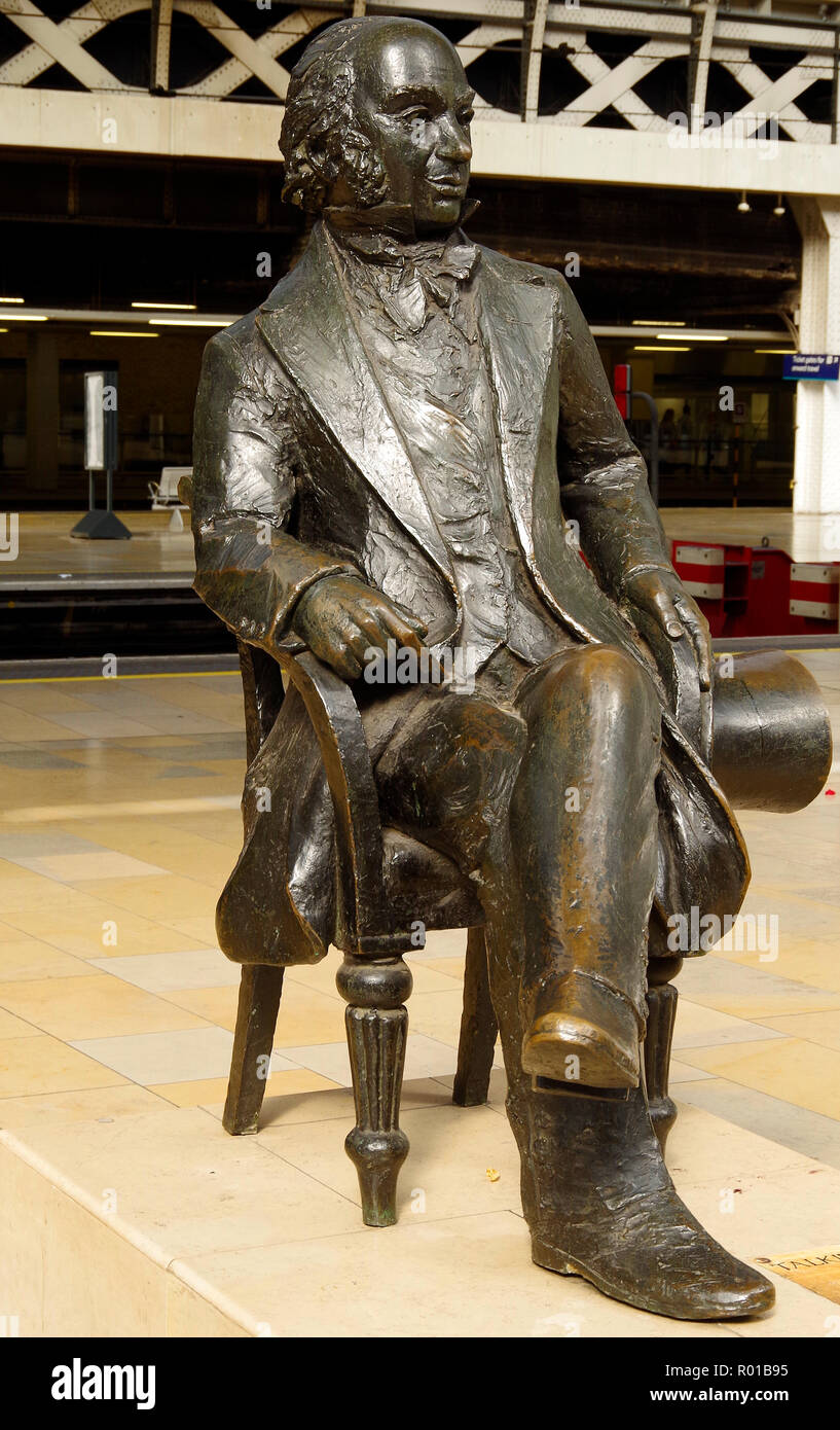 Statue en bronze du grand ingénieur britannique Isambard Brunel, à la gare de Paddington, Londres le terminus de la Great Western Railway. Banque D'Images