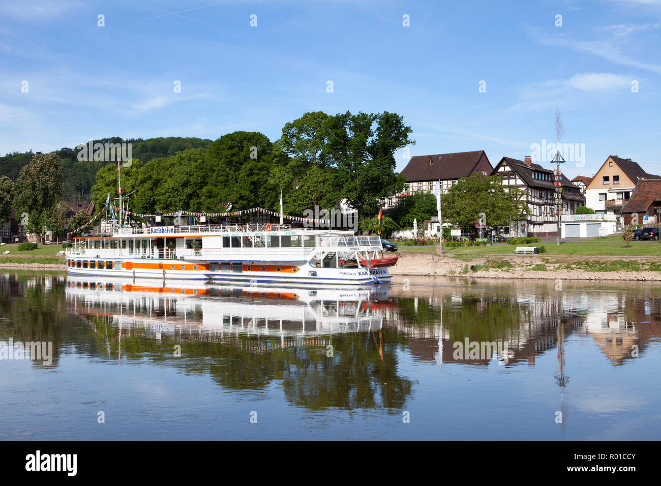 Navire à passagers Karlshafen, Bodenwerder, berceau du Baron Muenchhausen, Weserbergland, Basse-Saxe, Allemagne, Europe Banque D'Images