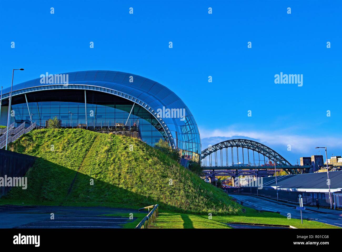 Vue de l'âge de l'espace conception de la sauge, contre un ciel bleu parfait 24. Banque D'Images