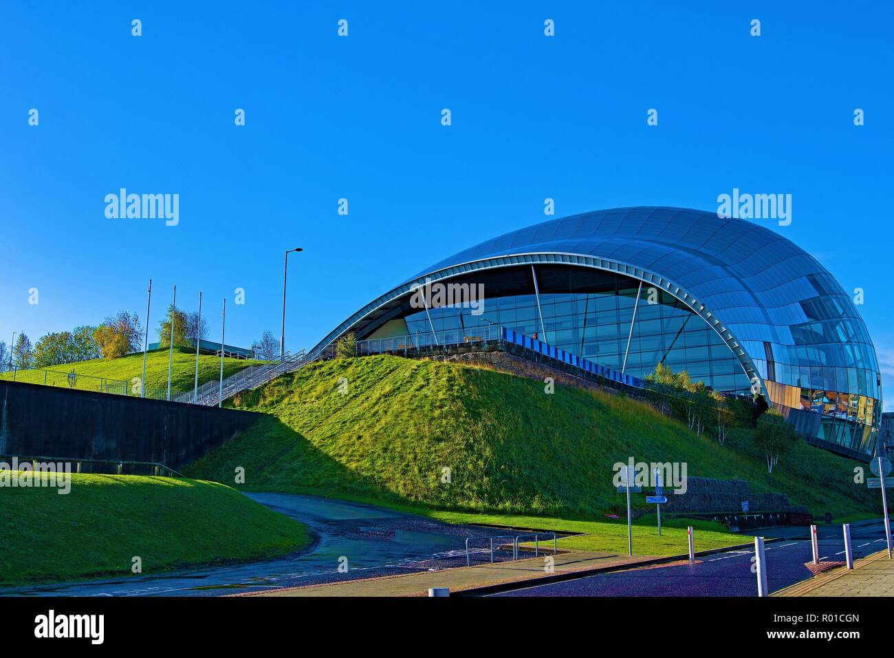 Vue de l'âge de l'espace conception de la sauge, contre un ciel bleu parfait 24. Banque D'Images