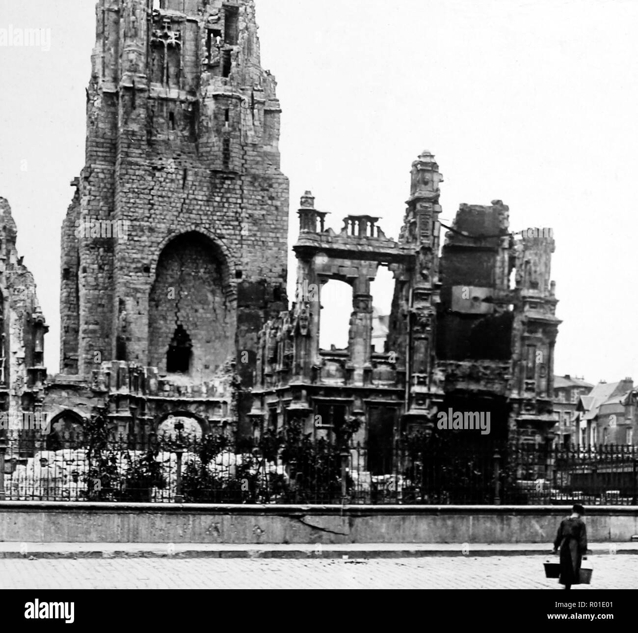 La Cathédrale d'Arras et l'Hôtel de Ville pendant la Première Guerre mondiale Banque D'Images