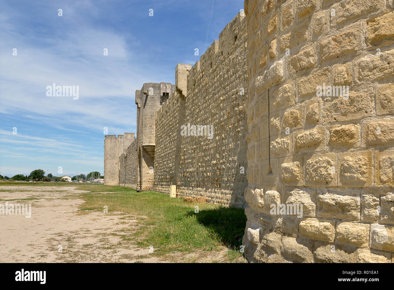 La fortification extérieure d'Aigues Mortes, ville française, située dans le département de l'Occitanie région du sud de la France Banque D'Images