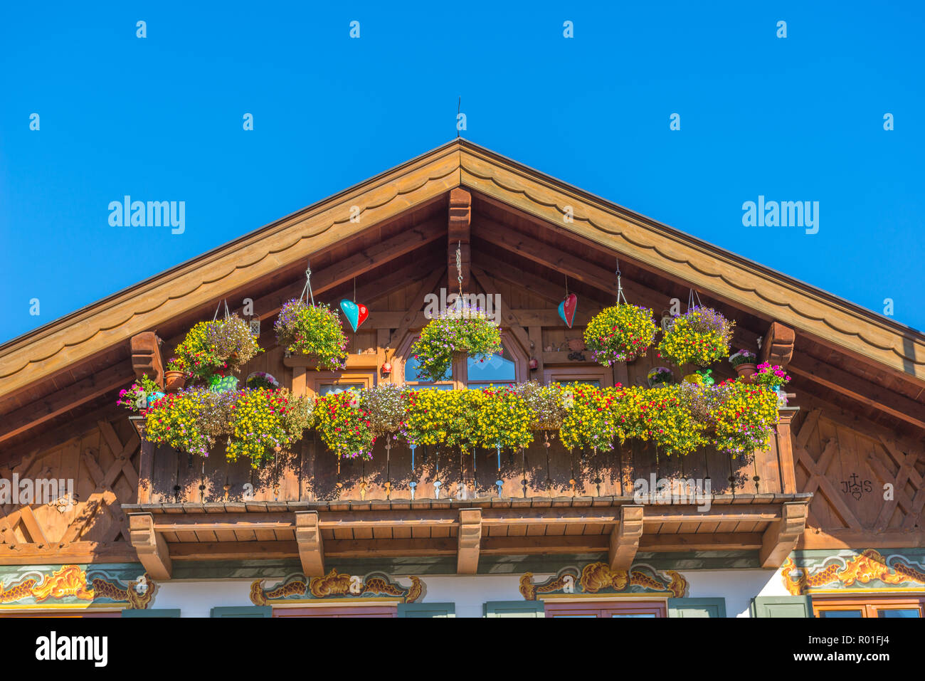 Pignon en bois d'une maison bavaroise traditionnelle, Wallgau, Bavaria, Germany, Europe Banque D'Images