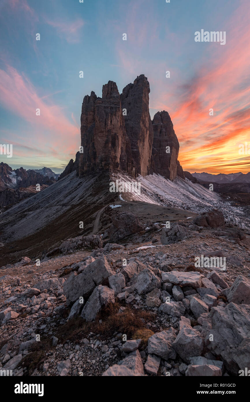 Vue depuis le Patternsattel au coucher du soleil, trois pics, Sexten Dolomites, Tyrol du Sud, Vénétie, Italie Banque D'Images