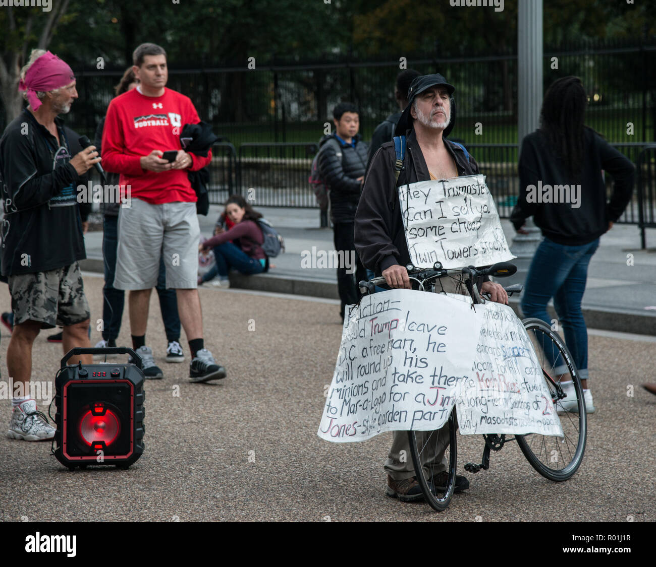 Man with anti-signes Trump Banque D'Images