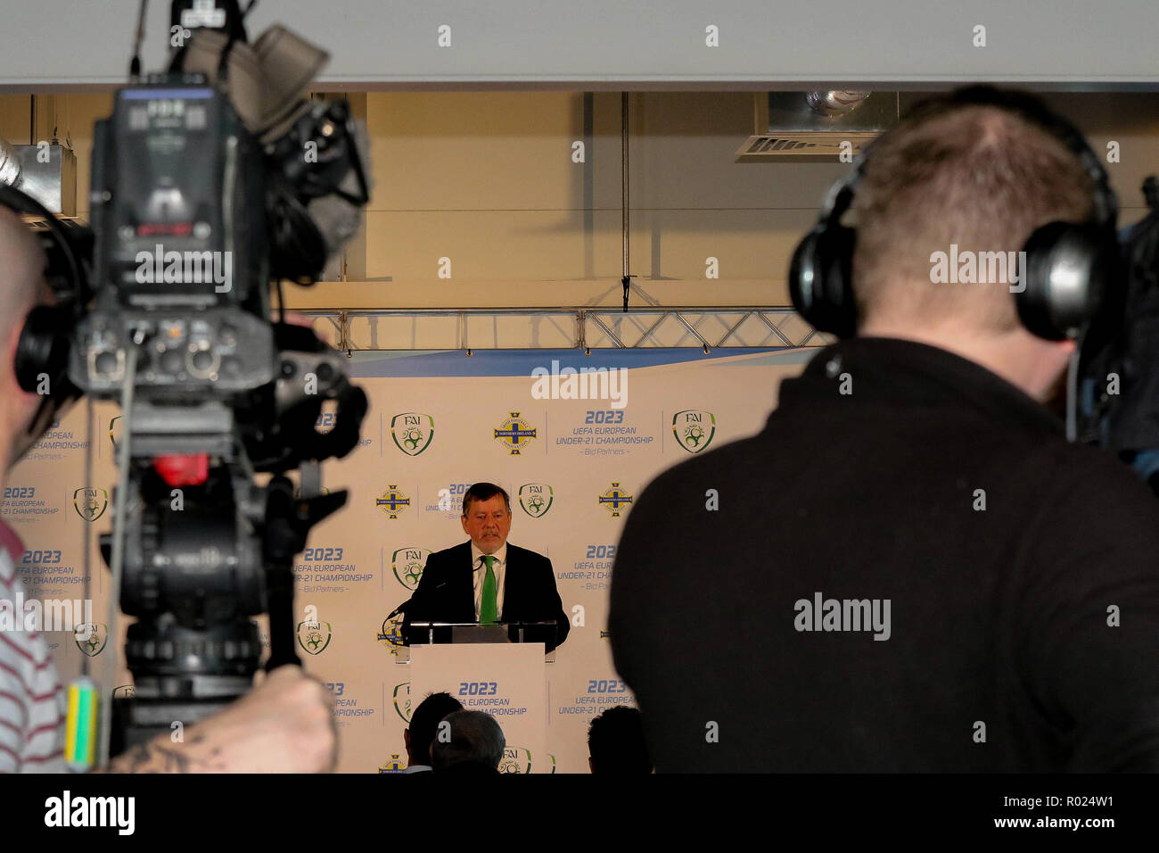 Stade national de football à Windsor Park, Belfast, Irlande du Nord, Royaume-Uni. 01 novembre 2018. L'Irish Football Association (IFA - Irlande du Nord) et l'Association de football de l'Irlande (République d'Irlande - FAI) a annoncé aujourd'hui qu'ils s'agirait d'une candidature à l'UEFA dans le cadre de la finale du championnat (21) en 2023. Le Président de la FAI Donal Conway s'exprimant lors de l'événement. Crédit : David Hunter/Alamy Live News. Banque D'Images