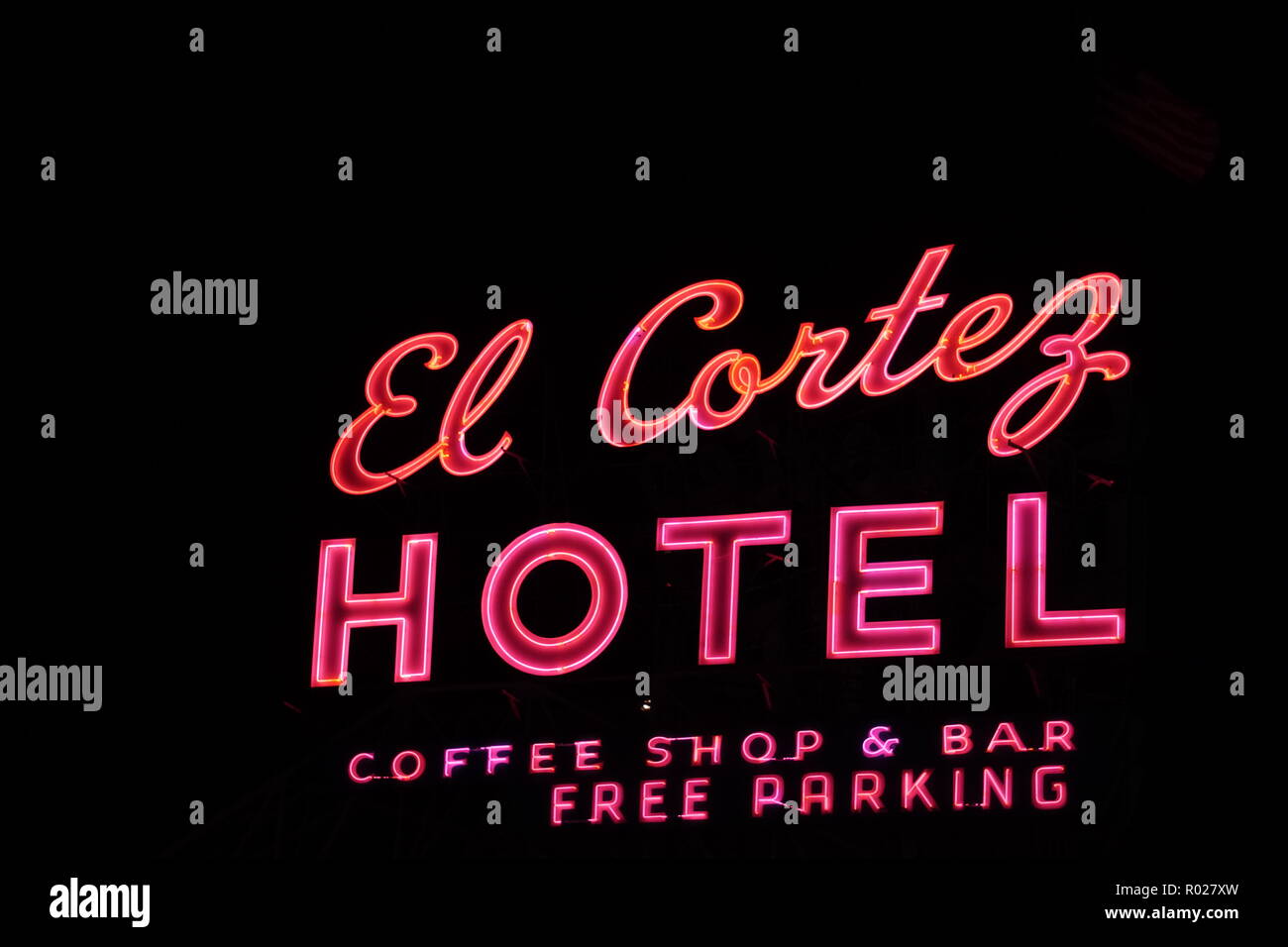 El Cortez Hotel and Casino Sign dans la nuit dans le quartier Fremont à Las Vegas, Nevada, USA Banque D'Images