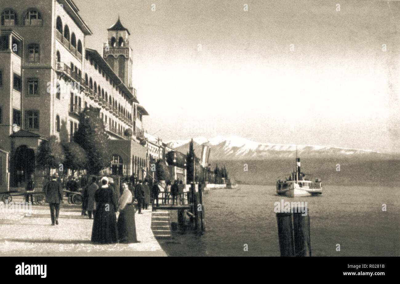 Italie Lombardie Gardone Riviera - Carte postale de Gardone Riviera avec Grand Hotel Gardone en 1904 Banque D'Images