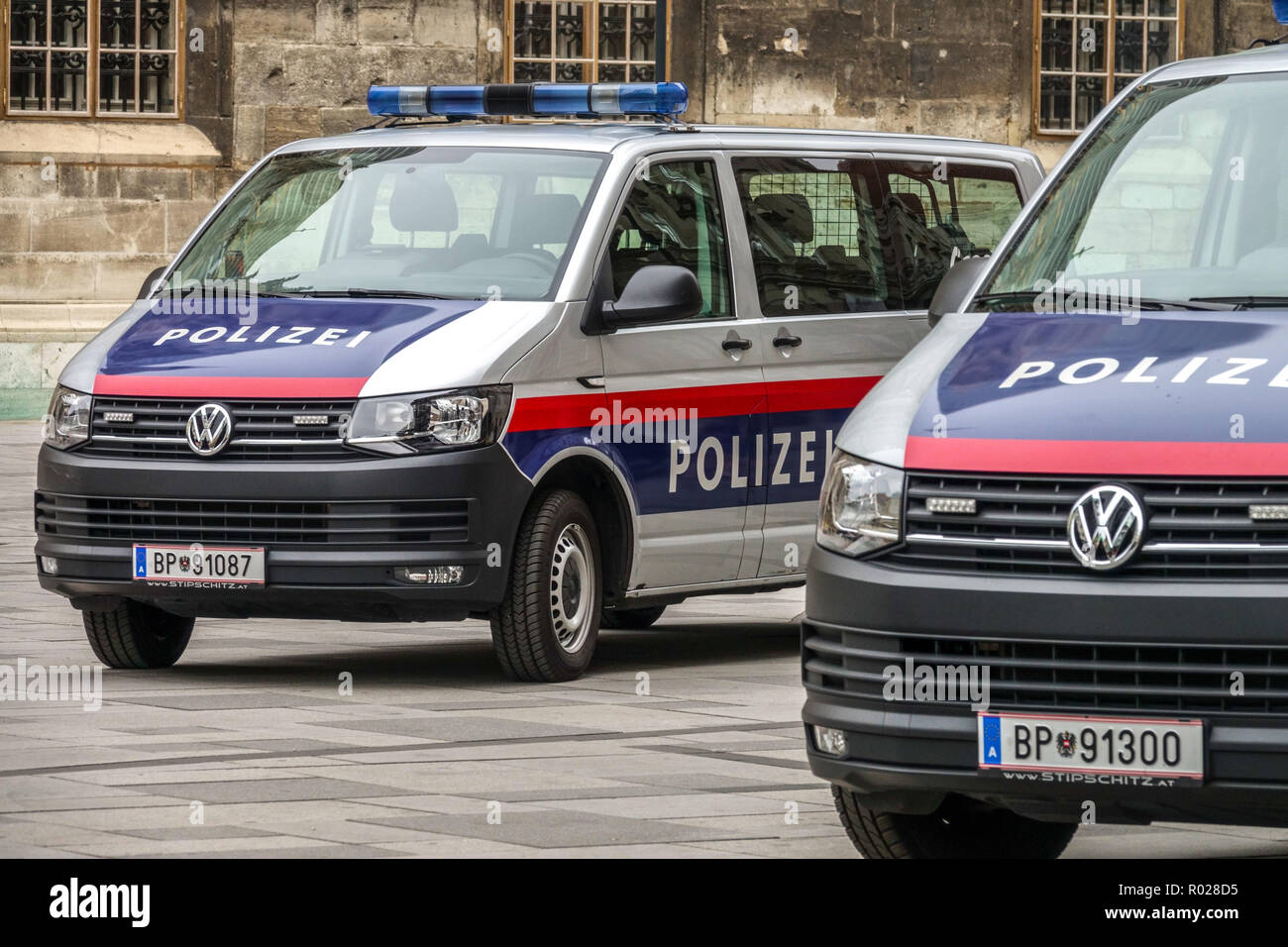 Deux voitures de police autrichienne, Vienne, Autriche Banque D'Images