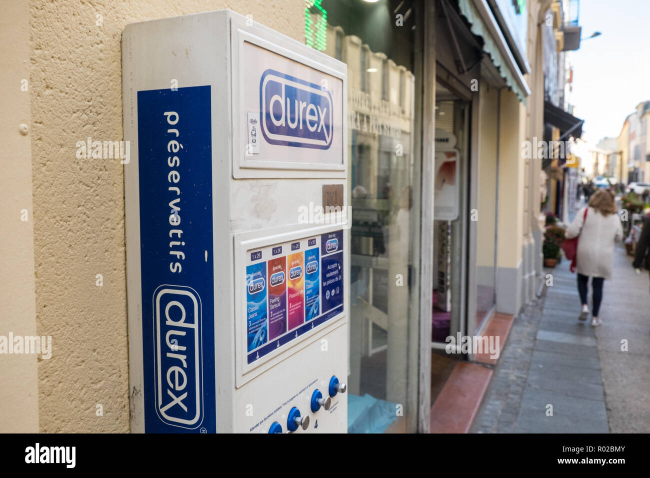 Distributeur automatique de préservatifs Banque de photographies et  d'images à haute résolution - Alamy