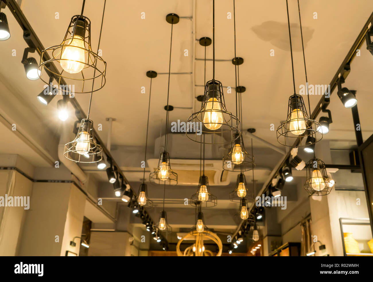 Edison antique style lumière led ampoules à incandescence de graphique sur fond fil style vintage Banque D'Images