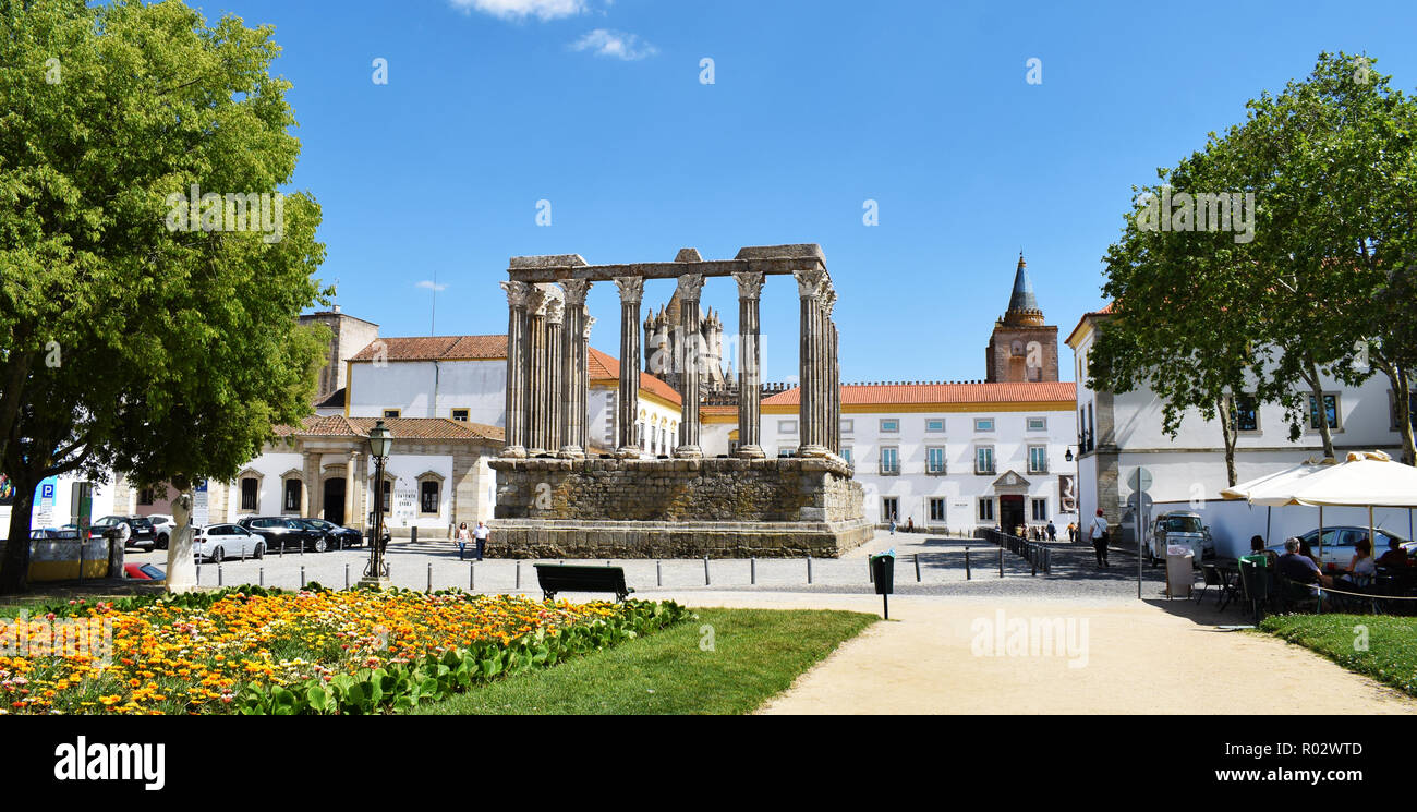 Evora : Un peu important dans le centre-ville historique de Portugal, dans la région de l'Alentejo. Banque D'Images