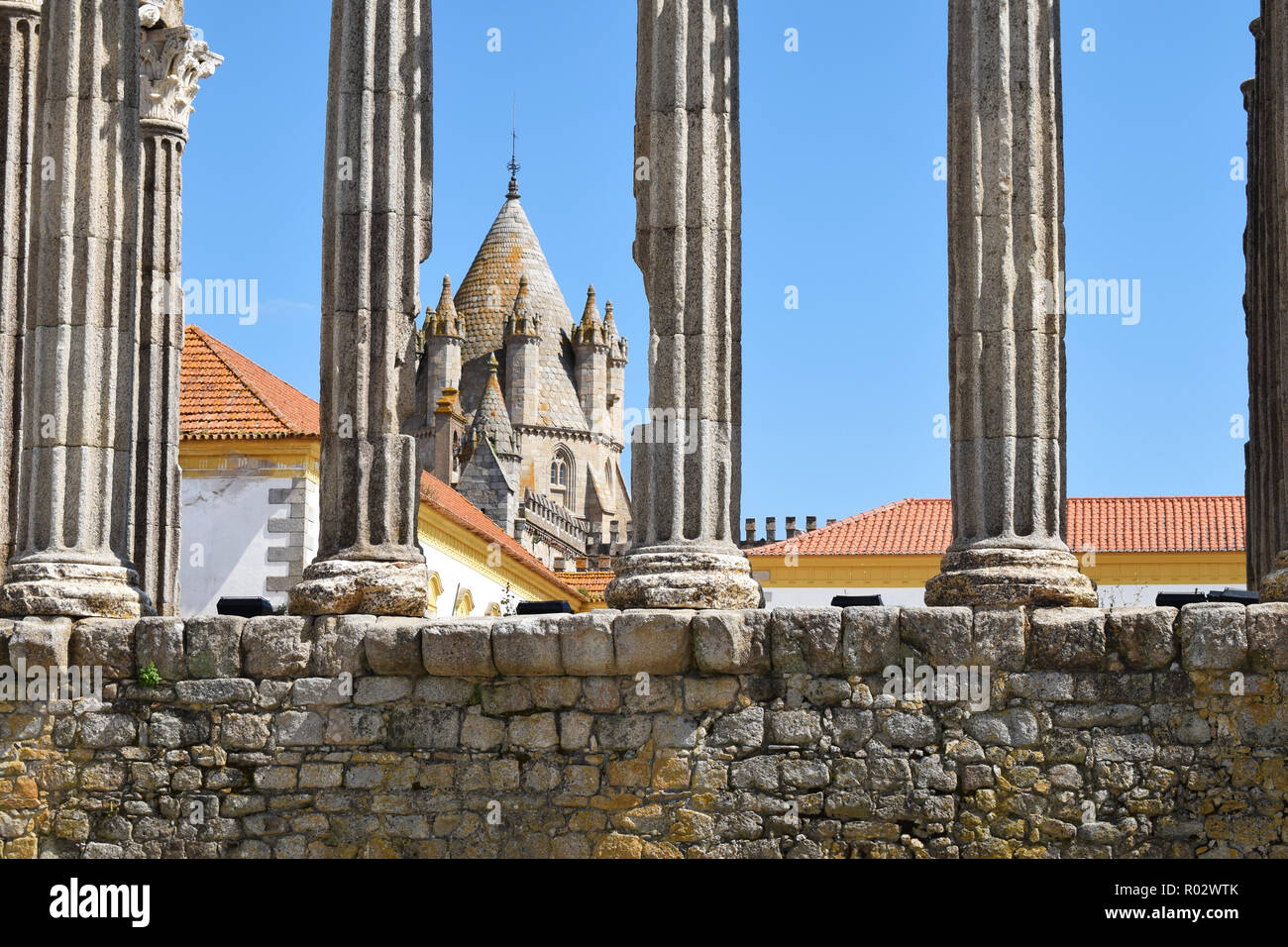 Evora : Un peu important dans le centre-ville historique de Portugal, dans la région de l'Alentejo. Banque D'Images