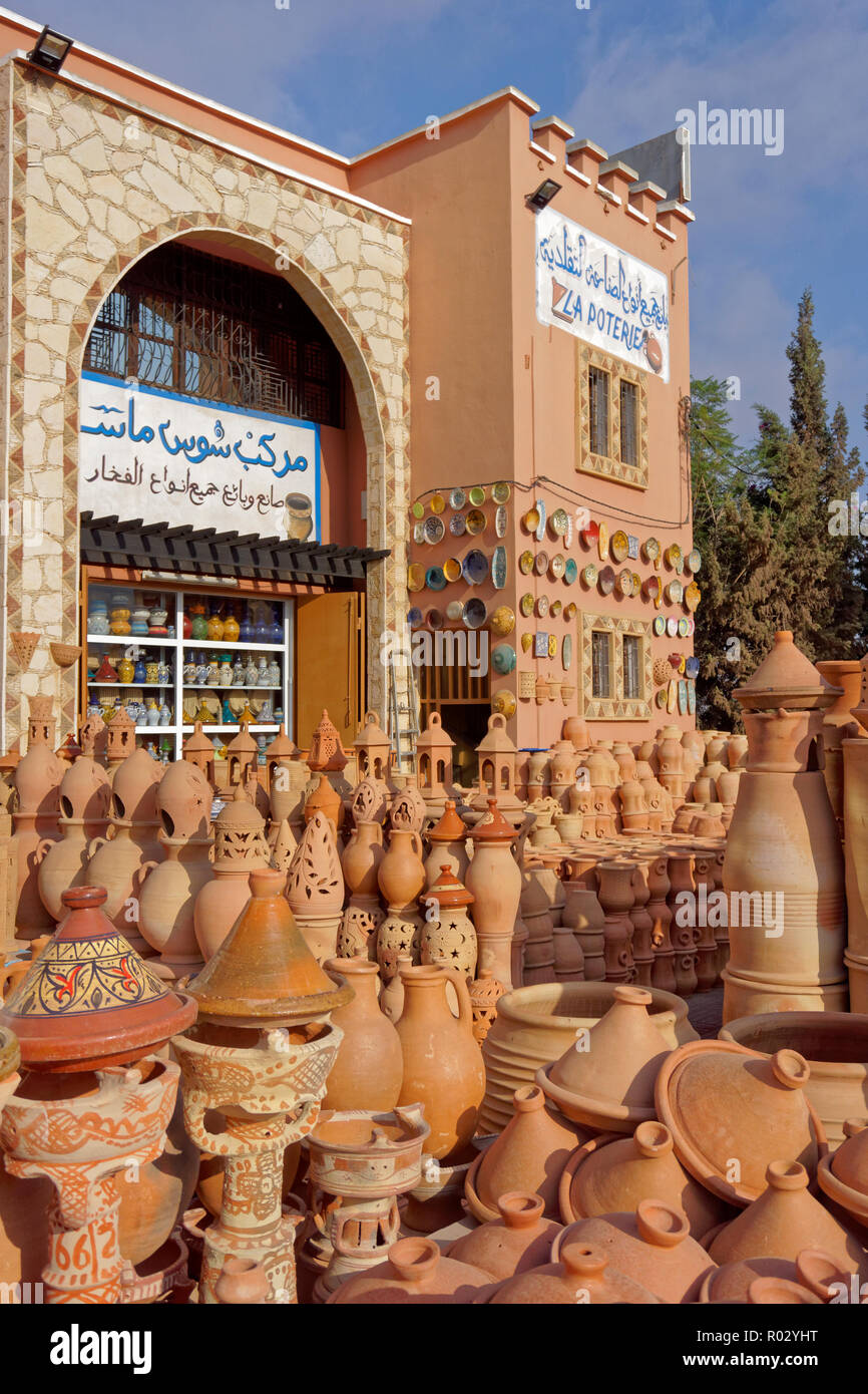 Usine de Céramique et shop entre Agadir et Tiznit dans le Maroc, Souss-Massa. Banque D'Images