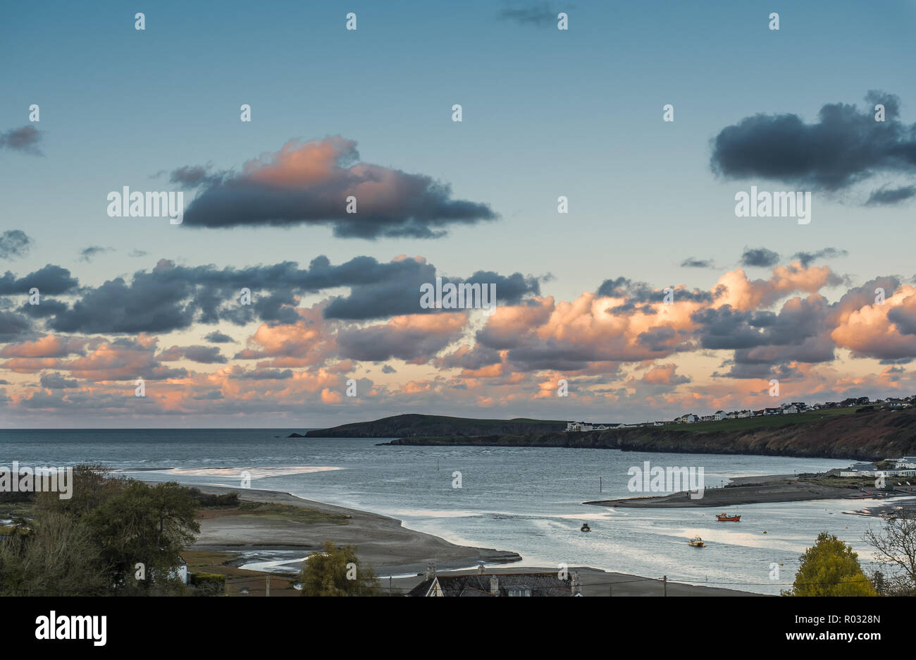 Poppit Sands et Cardigan Island, Pembrokeshire, Pays de Galles Banque D'Images