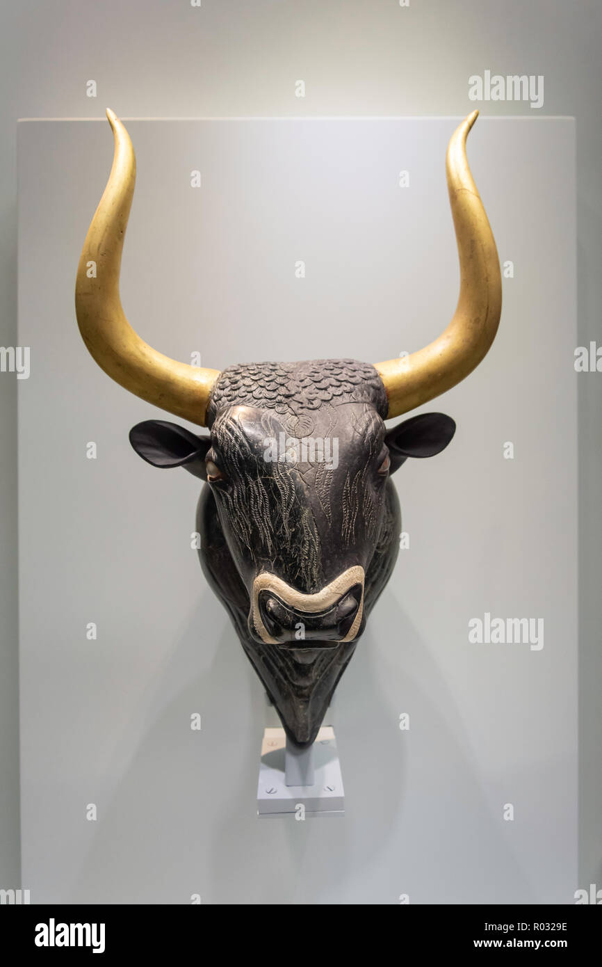 Pierre minoen, tête de taureau rhyton avec cornes, Musée archéologique d'Héraklion, Héraklion (Irakleio), Région Irakleio, Crète, Grèce (Crète) Banque D'Images